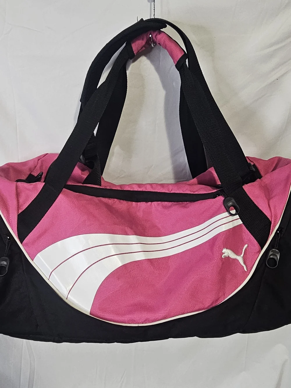 Puma – Teamsport 20 Inch Duffel Bag PUMA Pink and Black Soccer Baseball GYM pack